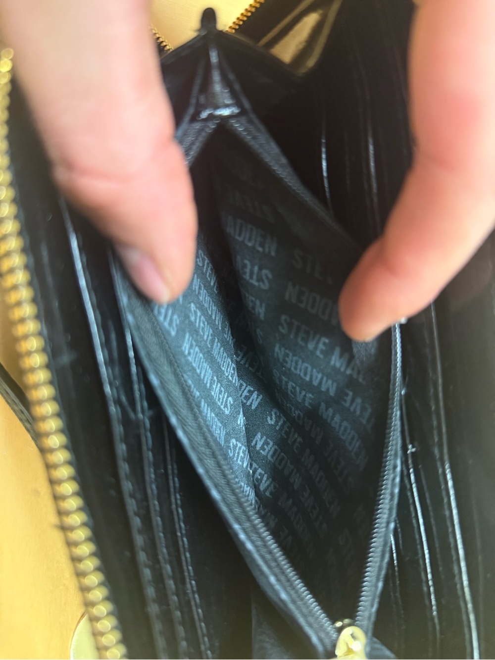 Steve Madden Black White Logo Wristlet - Picture 7 of 9